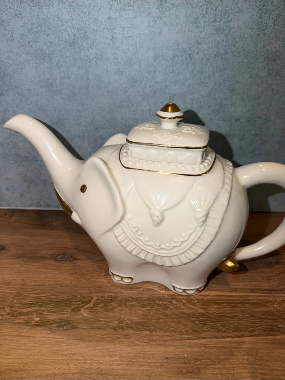 Grace's Teaware White Elephant Teapot with Gold Trim